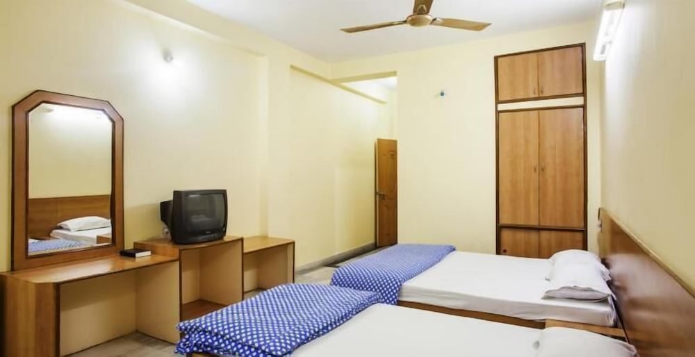 Hotel Lee Garden, 5 min walkable from Blue flag Beach