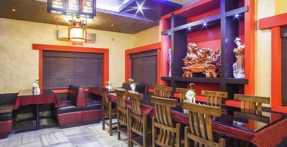 Hotel Lee Garden, 5 min walkable from Blue flag Beach