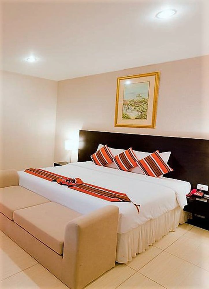The Residence Airport & Spa