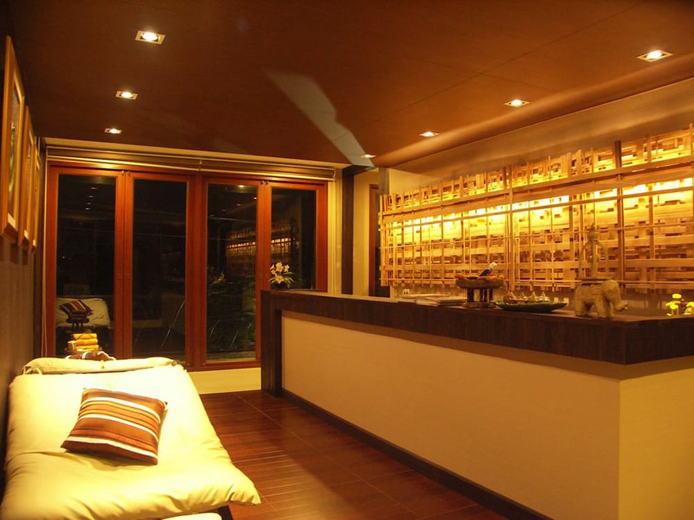 The Residence Airport & Spa