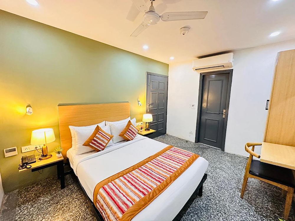 Qotel Comfort Golden Saffron Punjabi Bagh