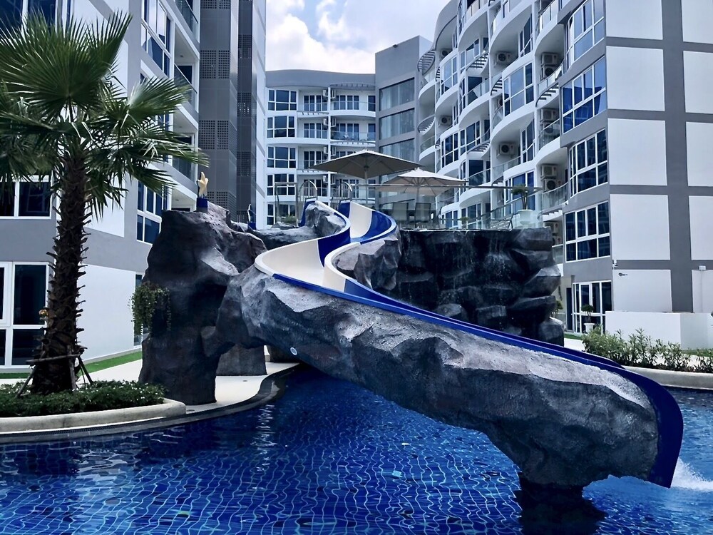 Luxury Apartments in Grand Avenue