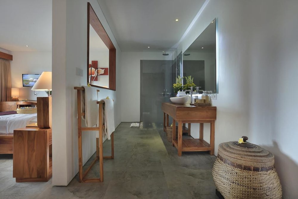 The Hidden Paradise Suites & Villas