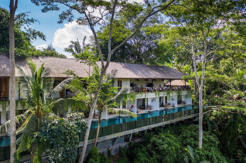 The Hidden Paradise Suites & Villas