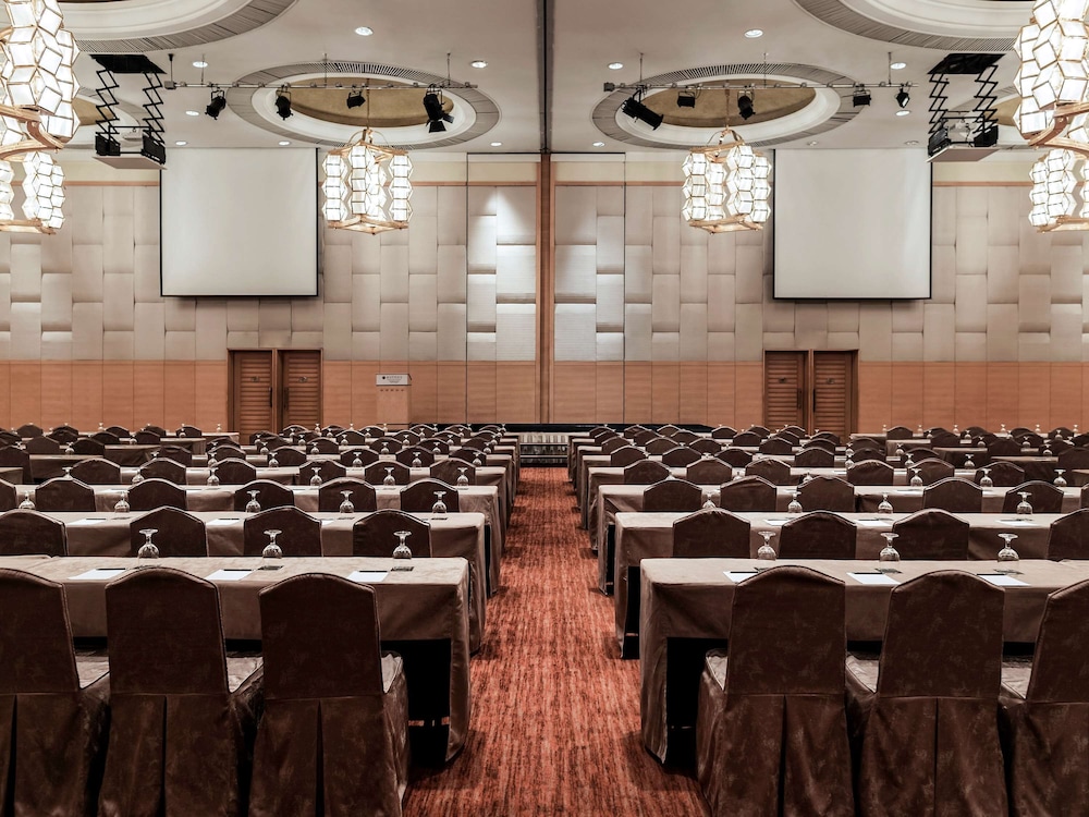 Pullman Kuala Lumpur City Centre Hotel & Residences