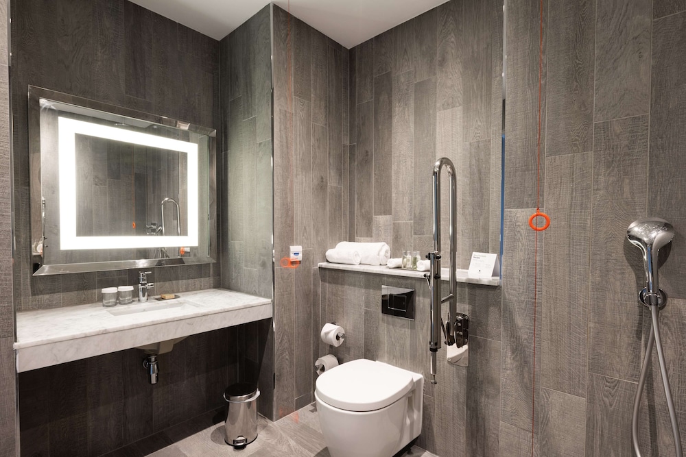 DoubleTree by Hilton Edinburgh - Queensferry Crossing