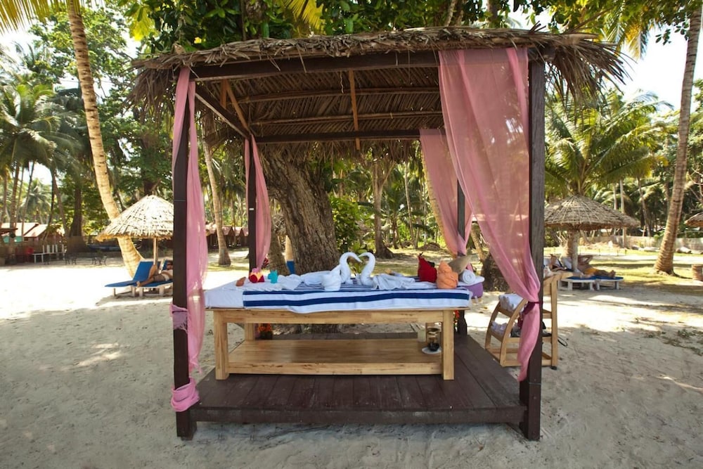Symphony Palms Beach Resort