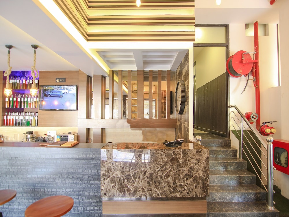 FabHotel Solitaire Inn