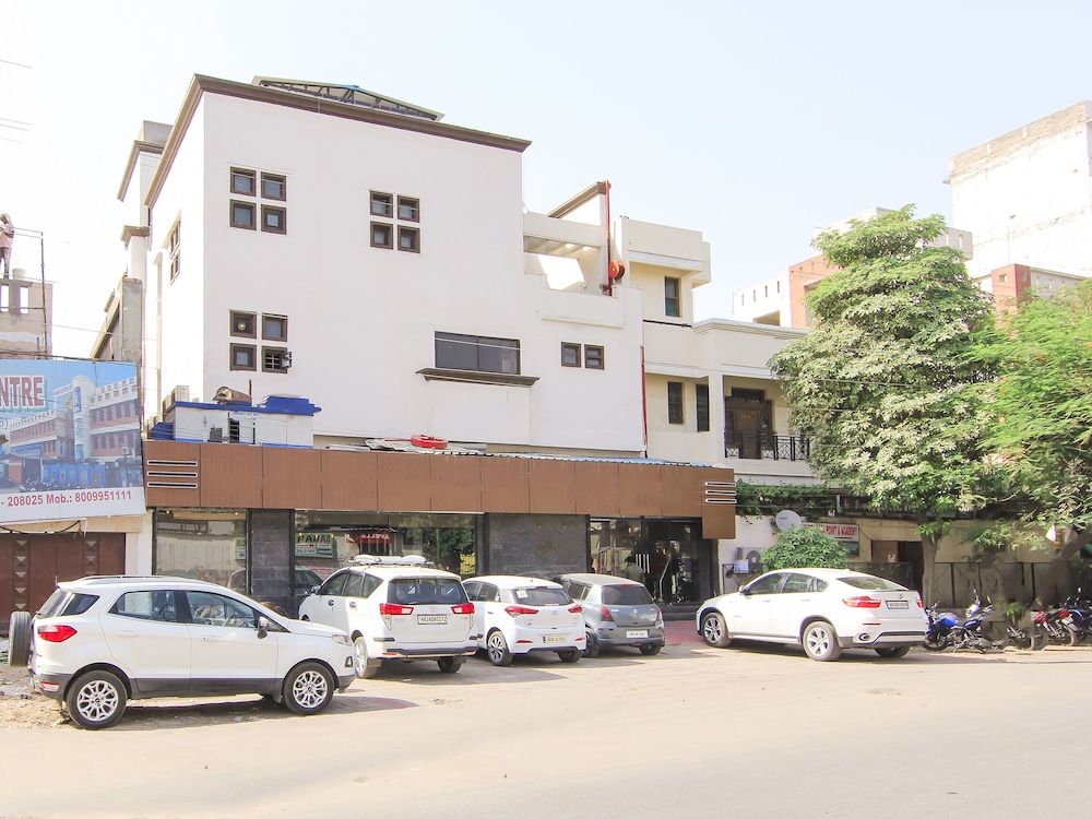 FabHotel Solitaire Inn