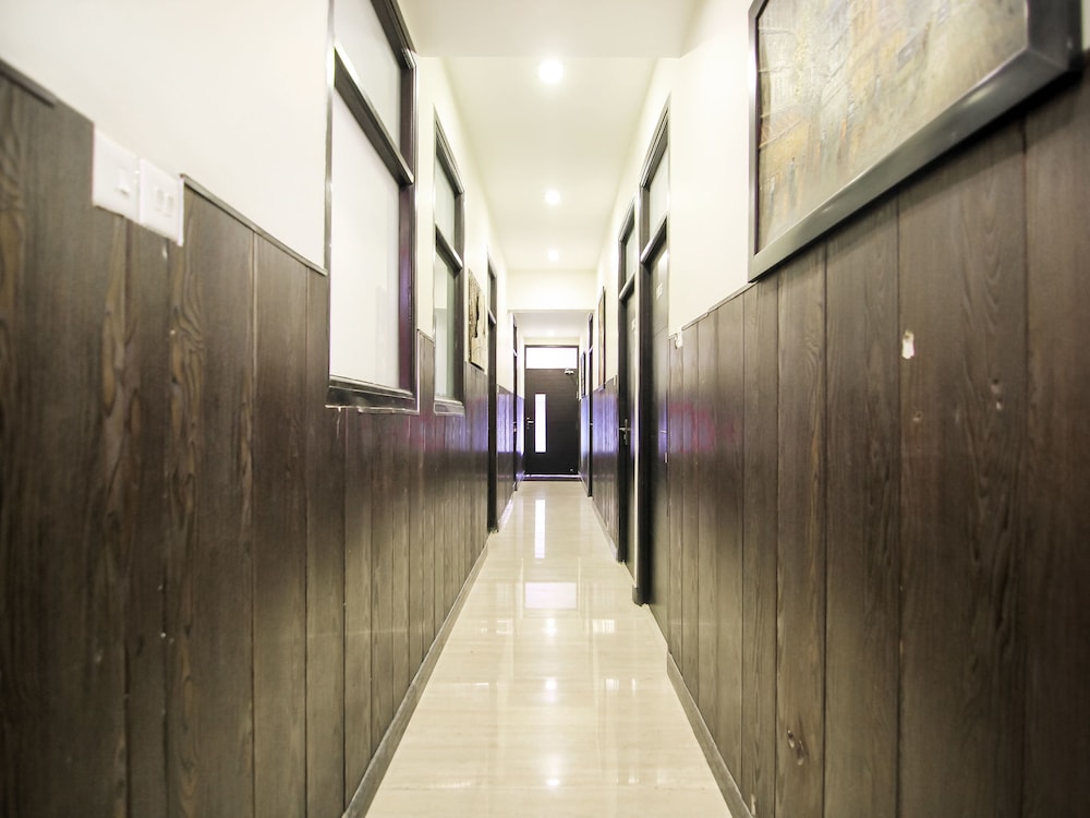 FabHotel Solitaire Inn