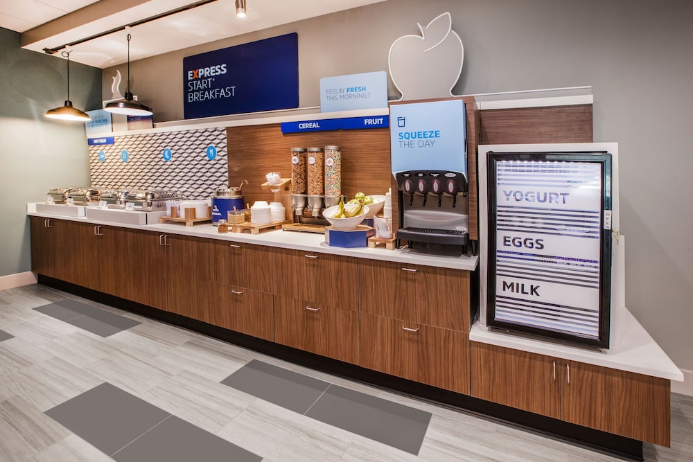 Holiday Inn Express & Suites, International Drive by IHG