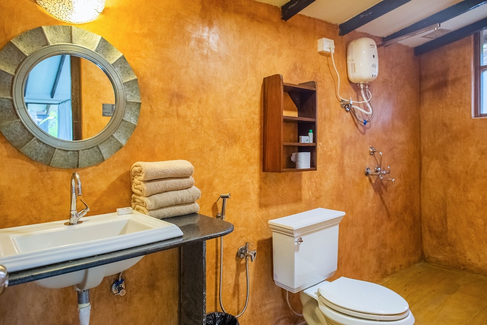 juSTa  Morjim Beach Resort and Spa