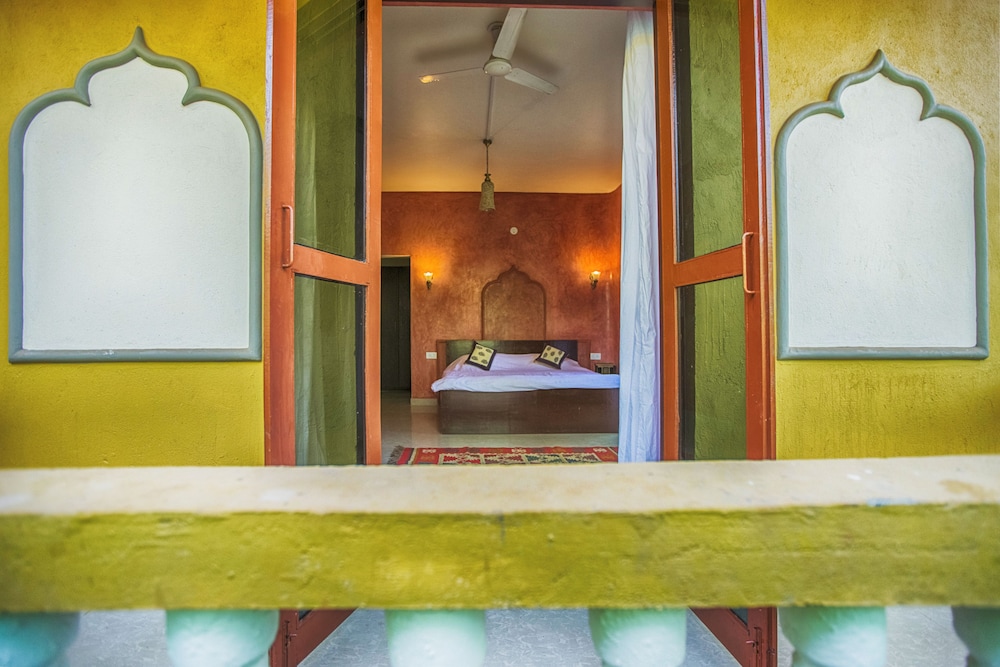 juSTa  Morjim Beach Resort and Spa