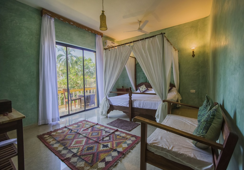 juSTa  Morjim Beach Resort and Spa