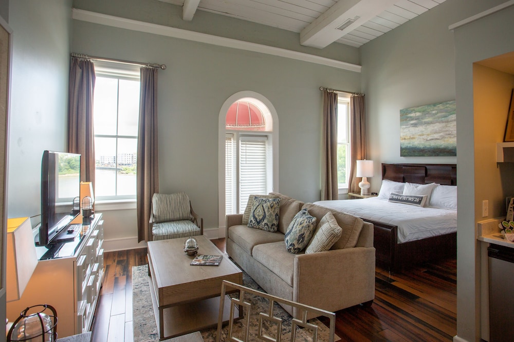 Olde Harbour Inn, Historic Inns of Savannah.