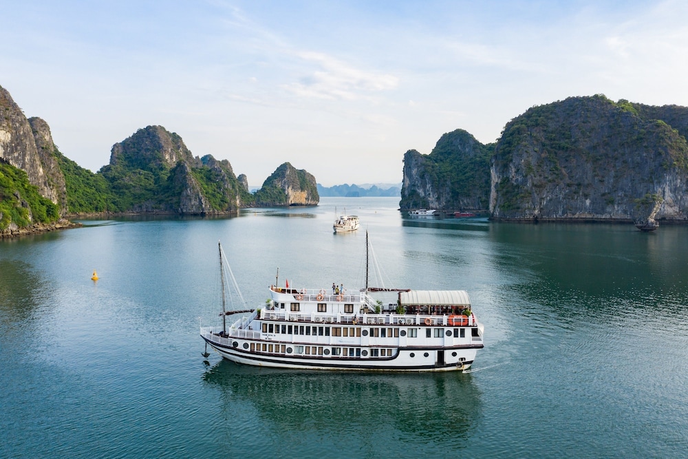 Swan Cruises Halong