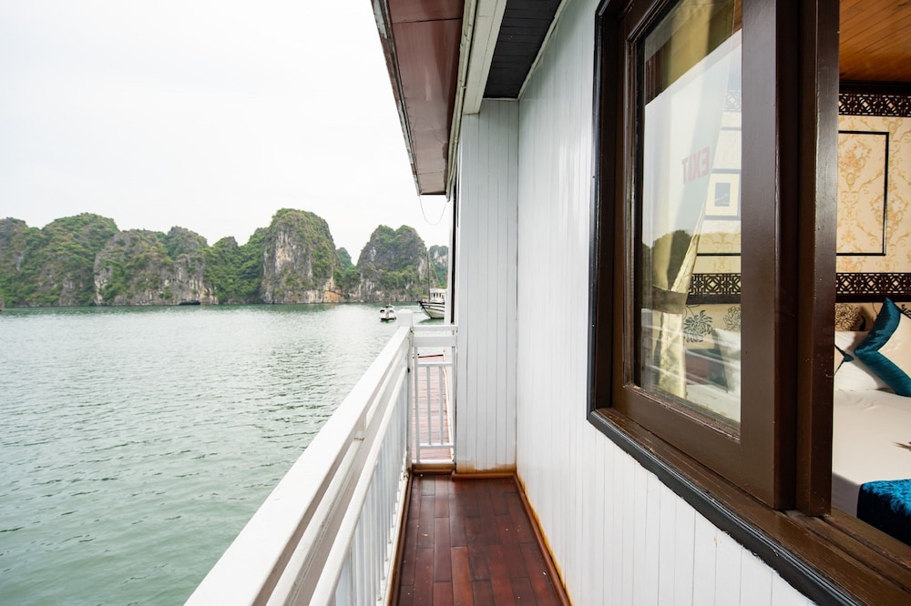 Swan Cruises Halong