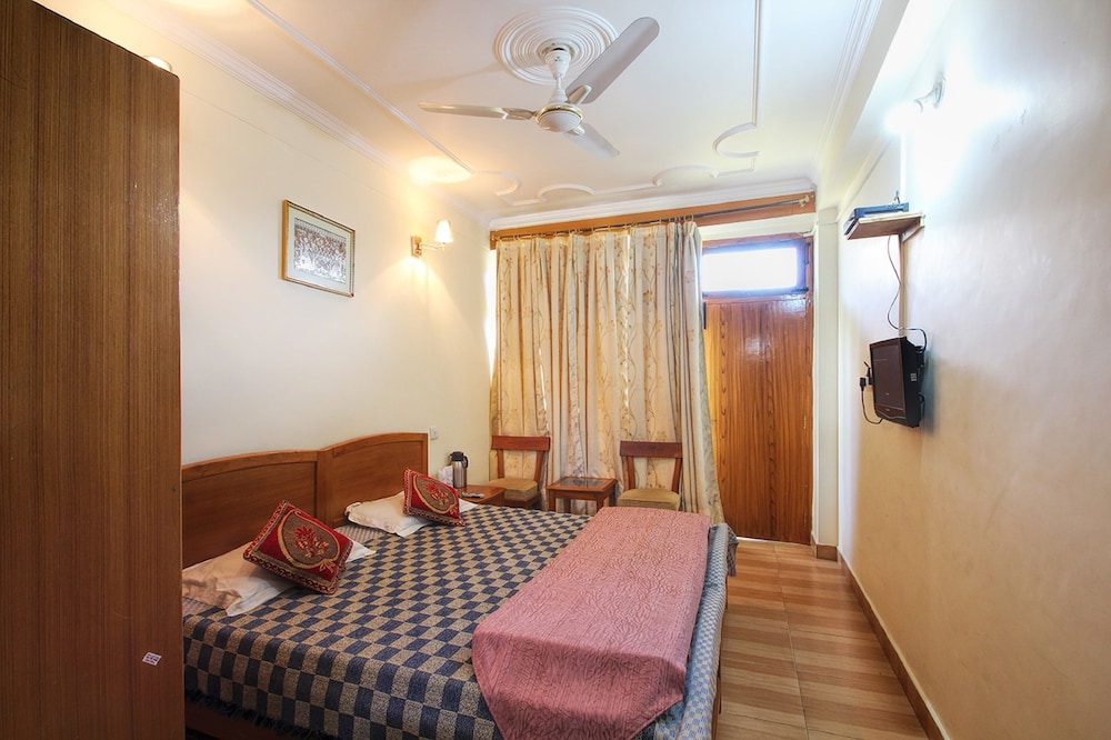 Hotel Lake Inn - A Luxury Lake View Hotel