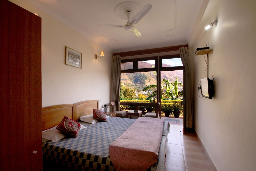 Hotel Lake Inn - A Luxury Lake View Hotel