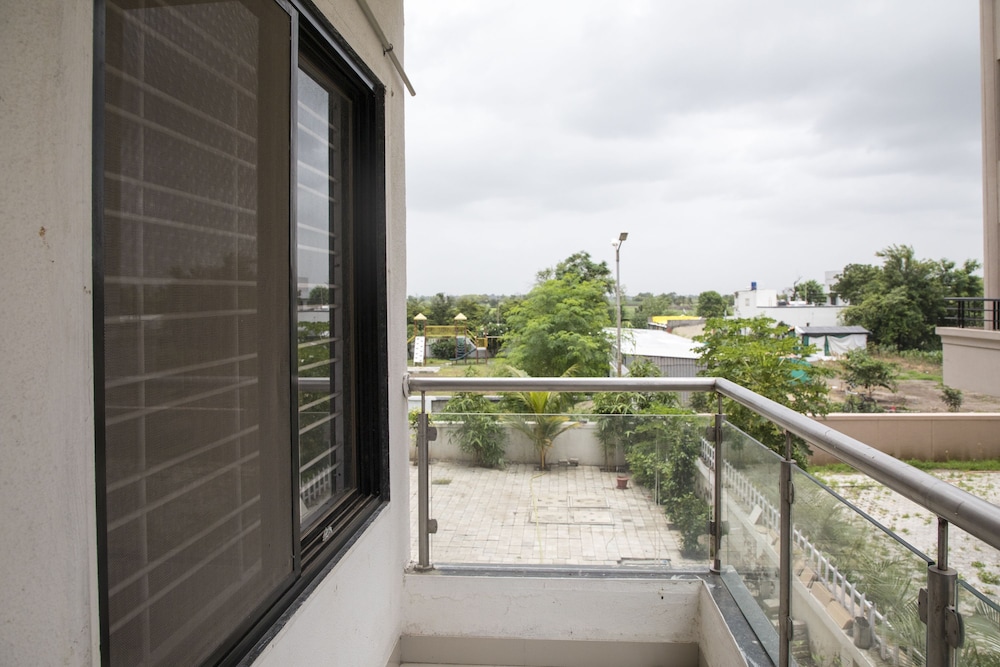 Saburi Service Apartment