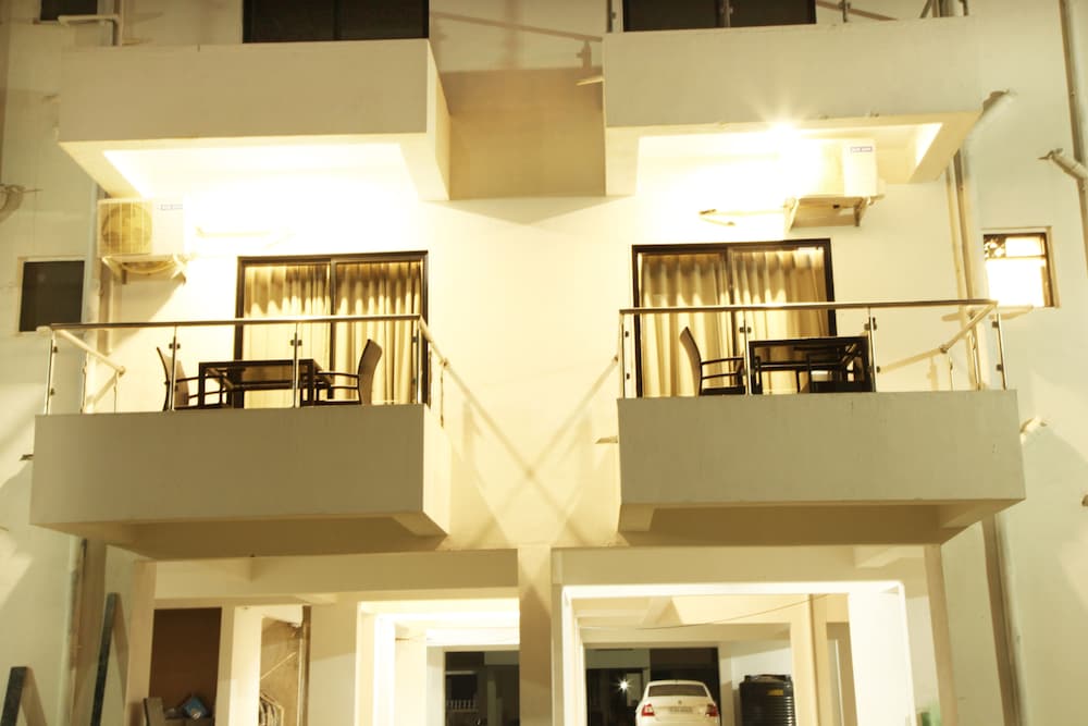 Saburi Service Apartment