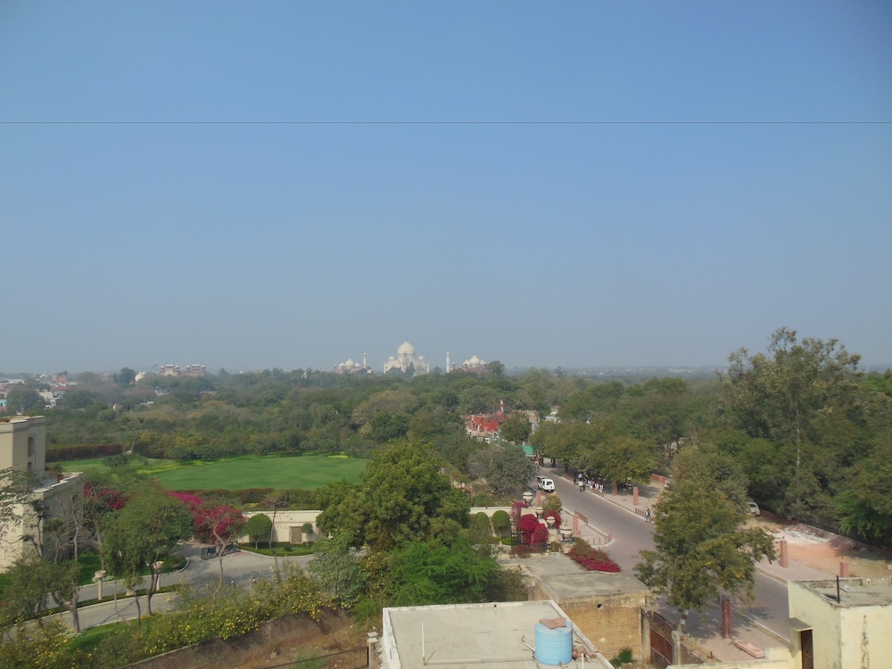 Hotel Taj Plaza