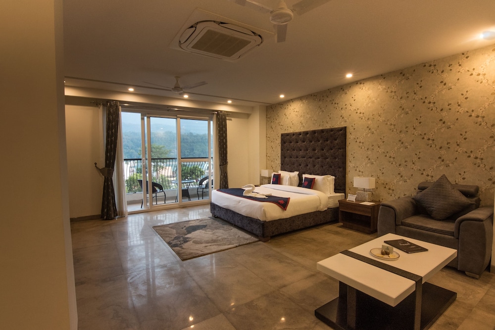 HOLYWATER Hotel by Ganga Kinare (150 mts from Ganga Ghat)