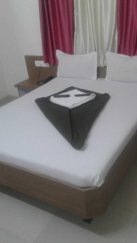 Hotel Shree Sai Sangam Delux