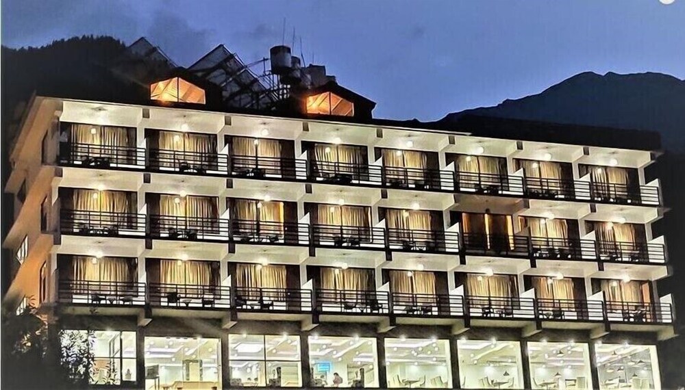 Apple Bud Chalet (All Rooms with Hot and Cold AC) 