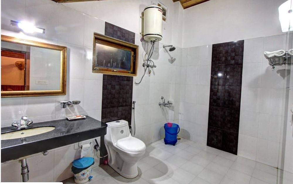 Apple Bud Chalet (All Rooms with Hot and Cold AC) 