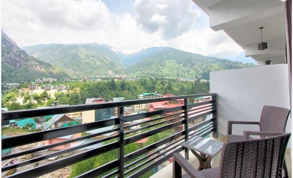 Apple Bud Chalet (All Rooms with Hot and Cold AC) 