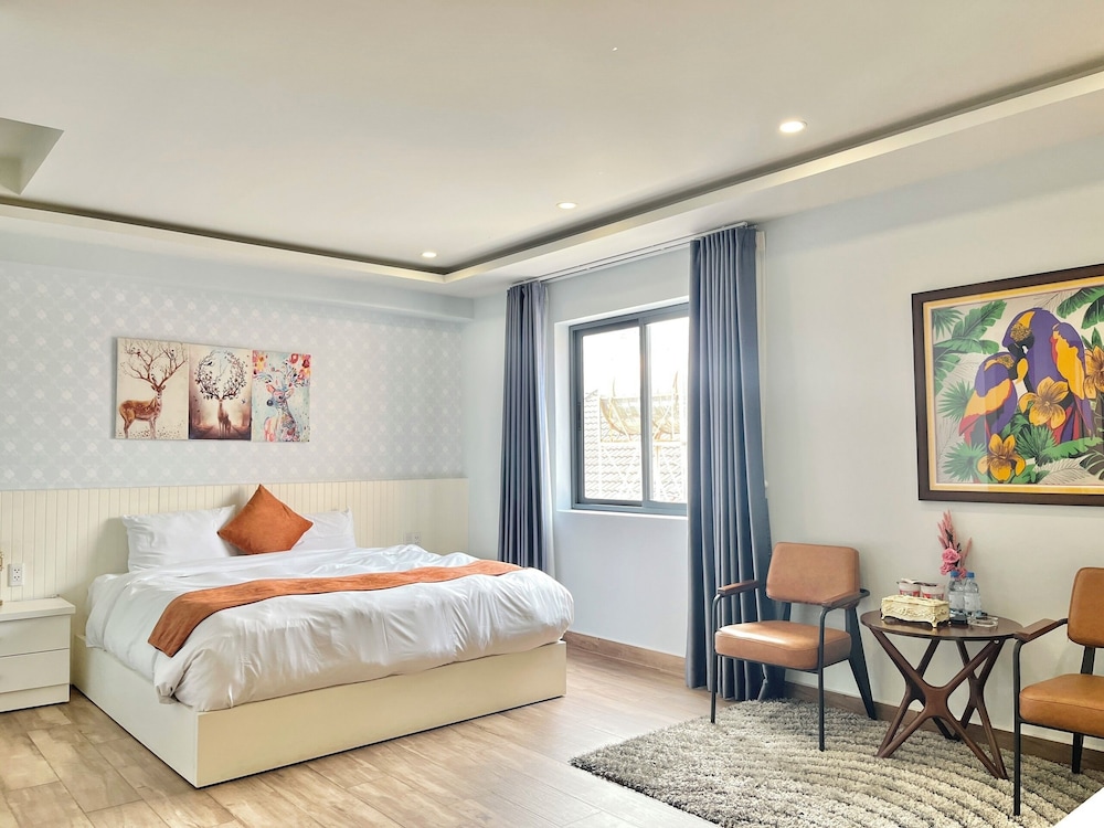 Ballantine Hotel