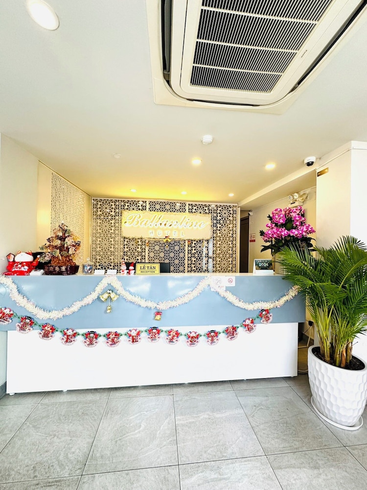 Ballantine Hotel