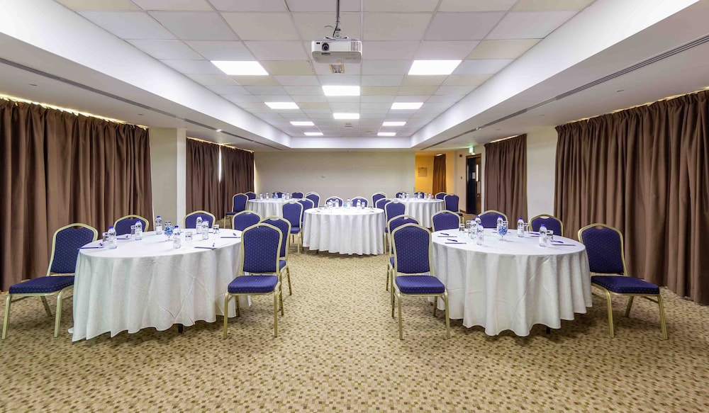 Holiday Inn Express Dubai Airport