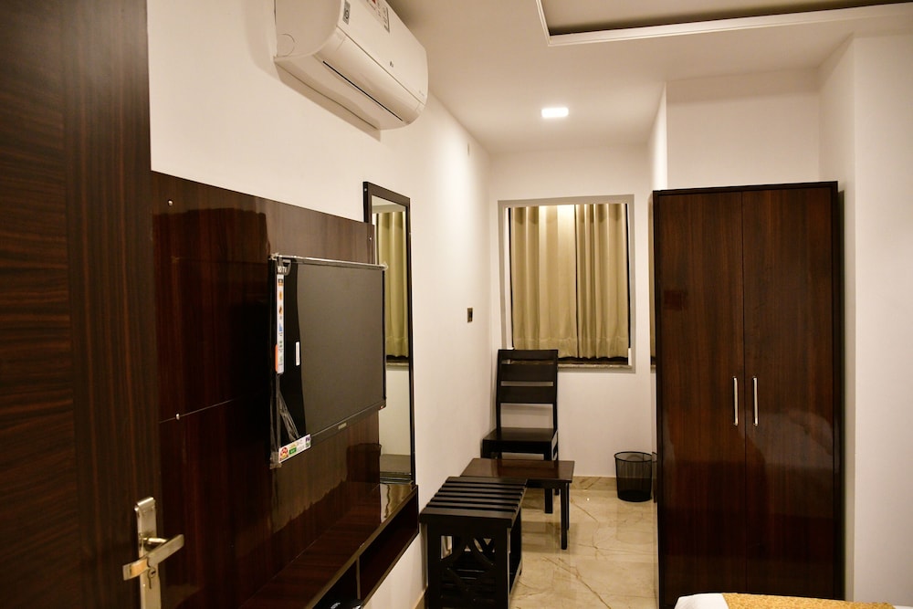 Hotel Grand Lotus Inn