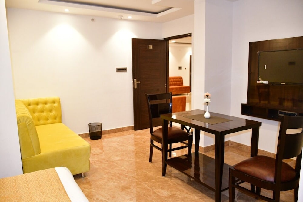 Hotel Grand Lotus Inn