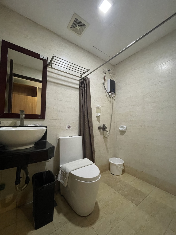 Capitol Central Hotel and Suites