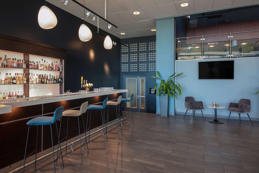 Park Inn by Radisson Oslo Airport Hotel West