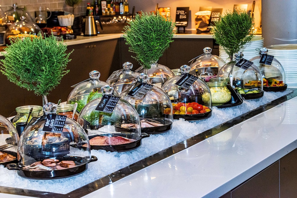 Park Inn by Radisson Oslo Airport Hotel West