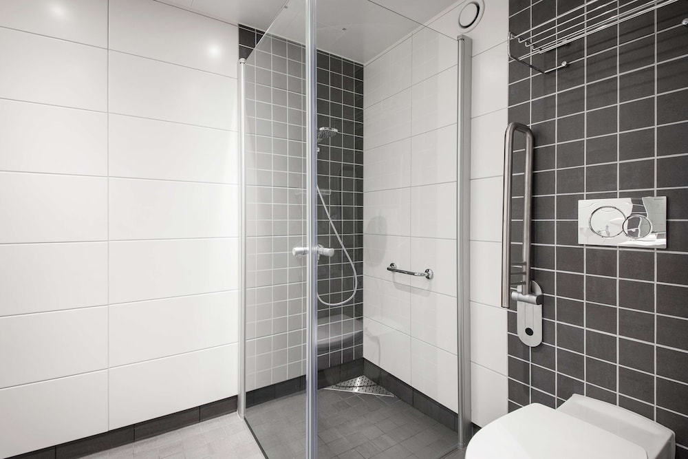Park Inn by Radisson Oslo Airport Hotel West
