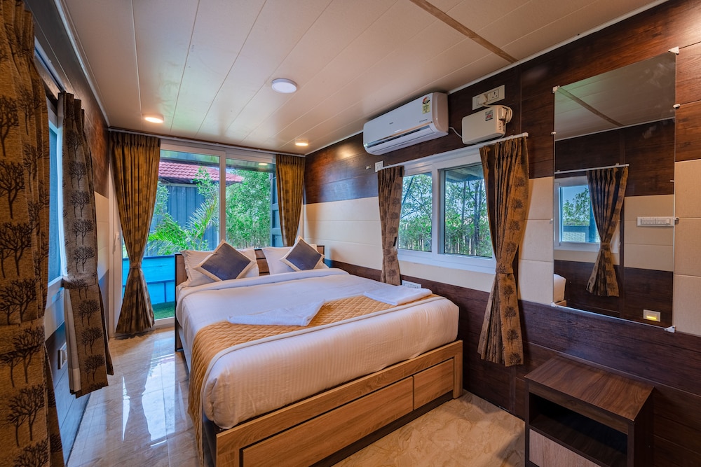 Dusk And Dawn Beach Resort