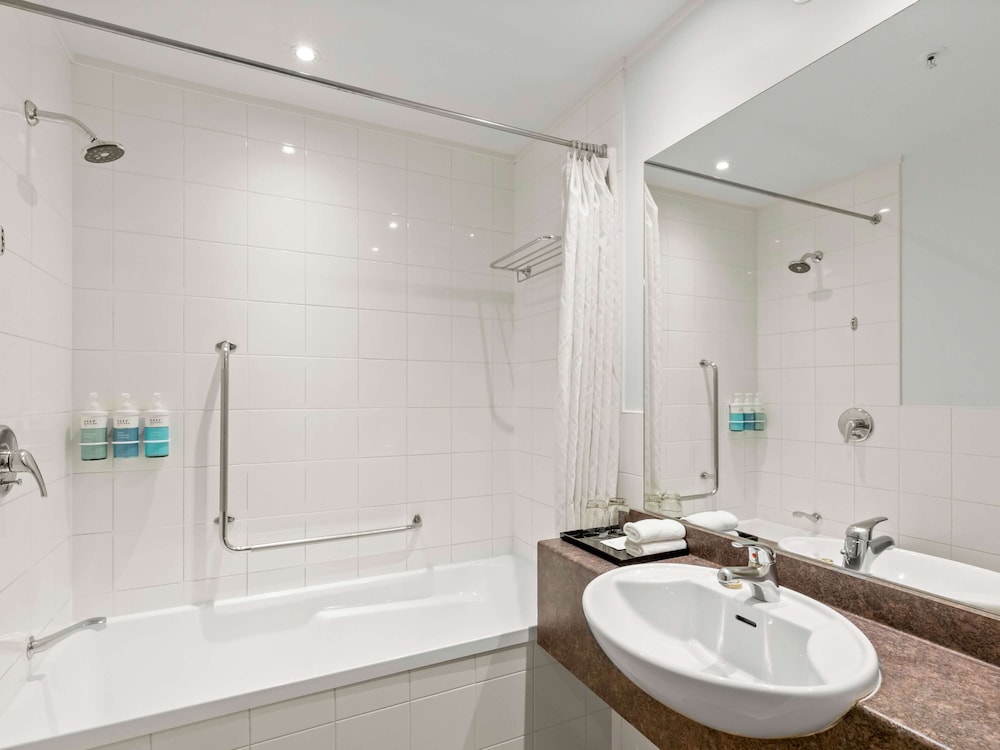 Novotel Queenstown Lakeside