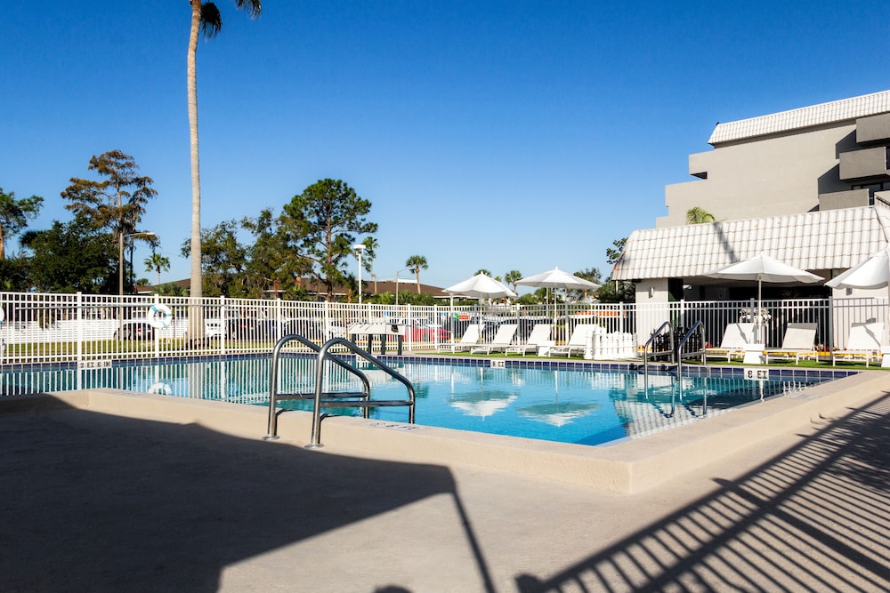 Palazzo Lakeside Hotel
