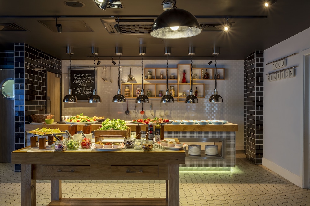 Holiday Inn London Brentford Lock by IHG