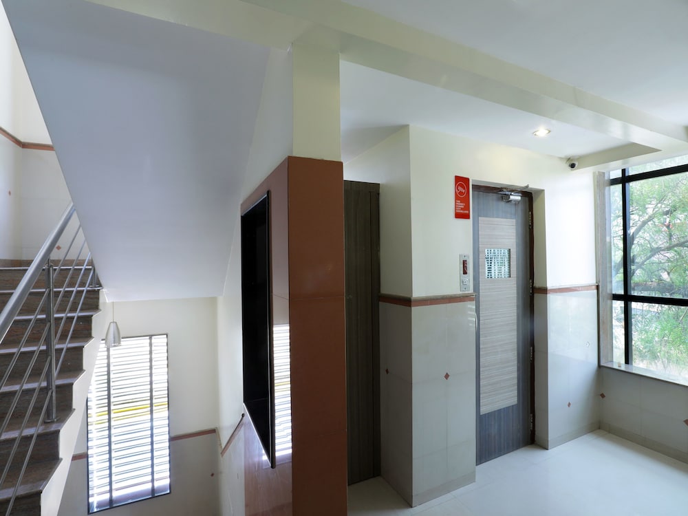 OYO 4198 Hotel Shri Sai Murli