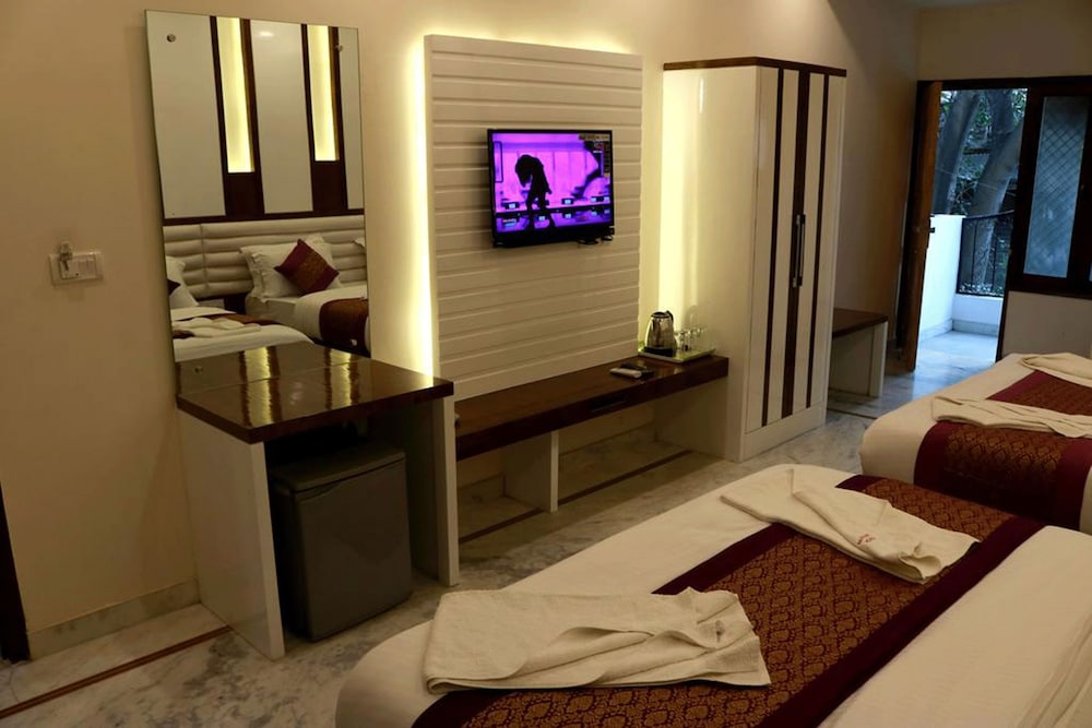 Hindustan- by Backpackers Heaven