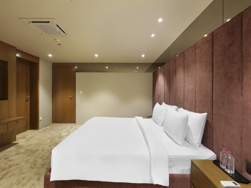 Sunday by CheckIn Hotel Vadodara