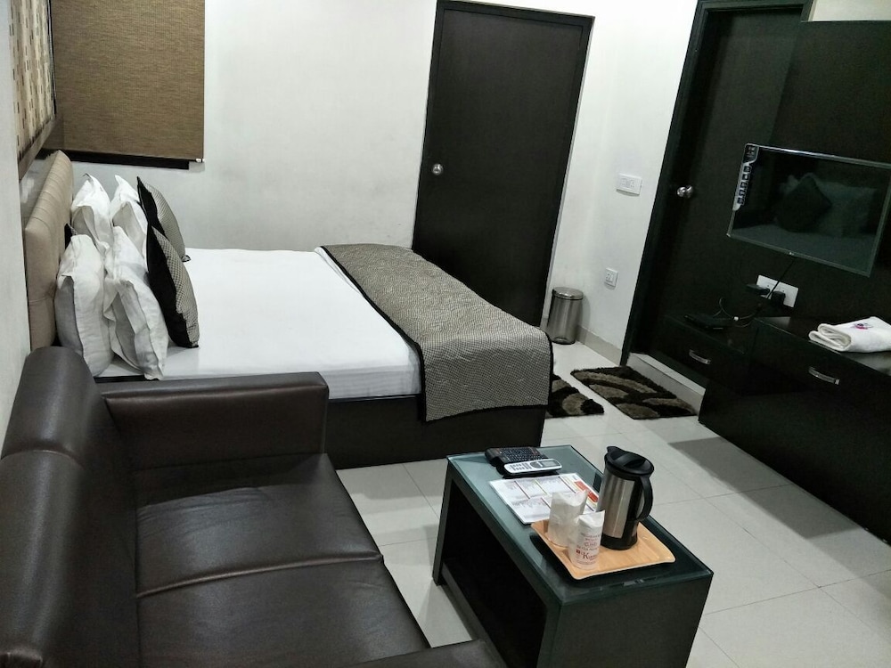 Hotel Mandakini Lush