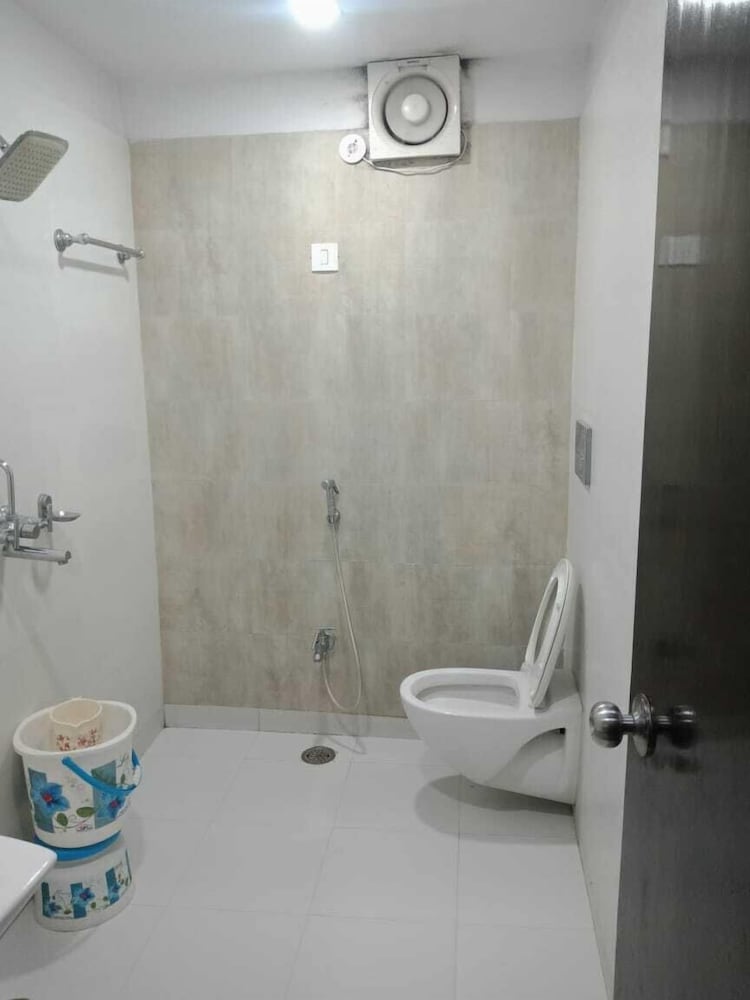 Hotel Mandakini Lush