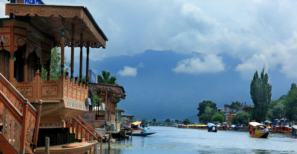 Manila Groups of Houseboats